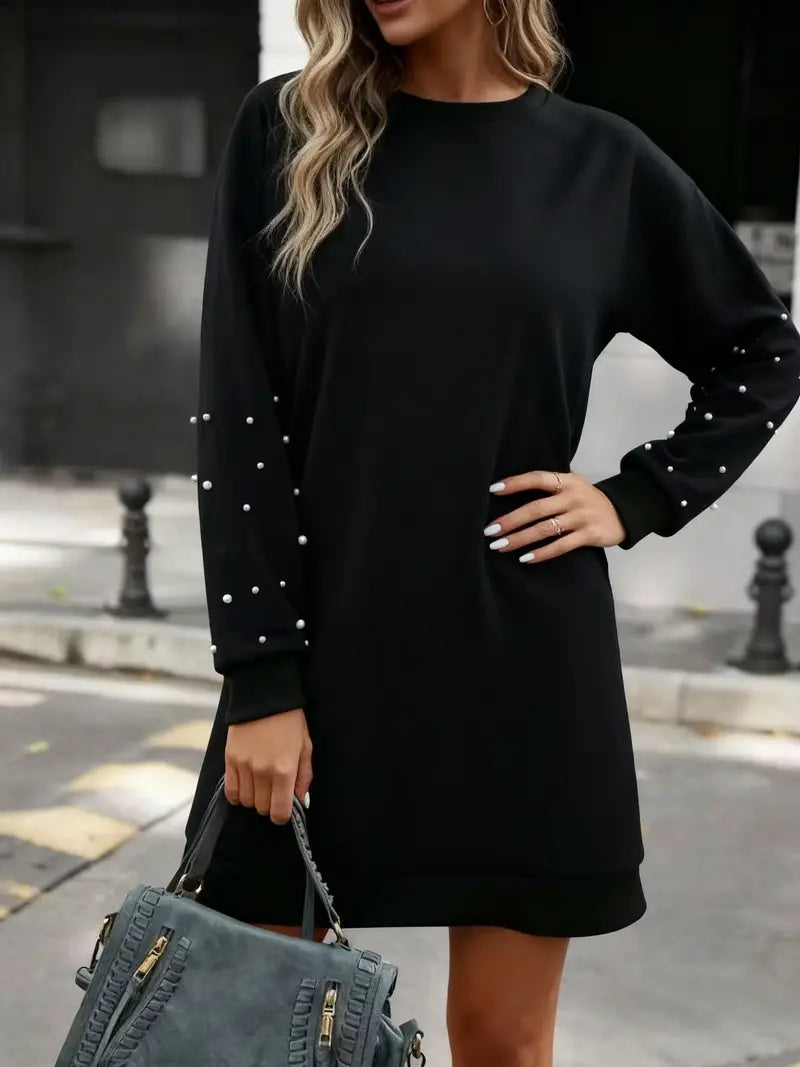 Sukienka czarna dresowa z perełkami na rękawach