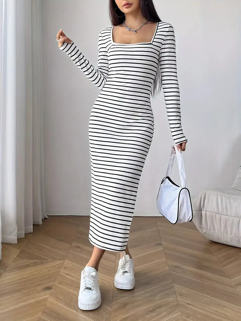 Dopasowana prążkowana sukienka midi w biało-czarne paski z długim rękawem