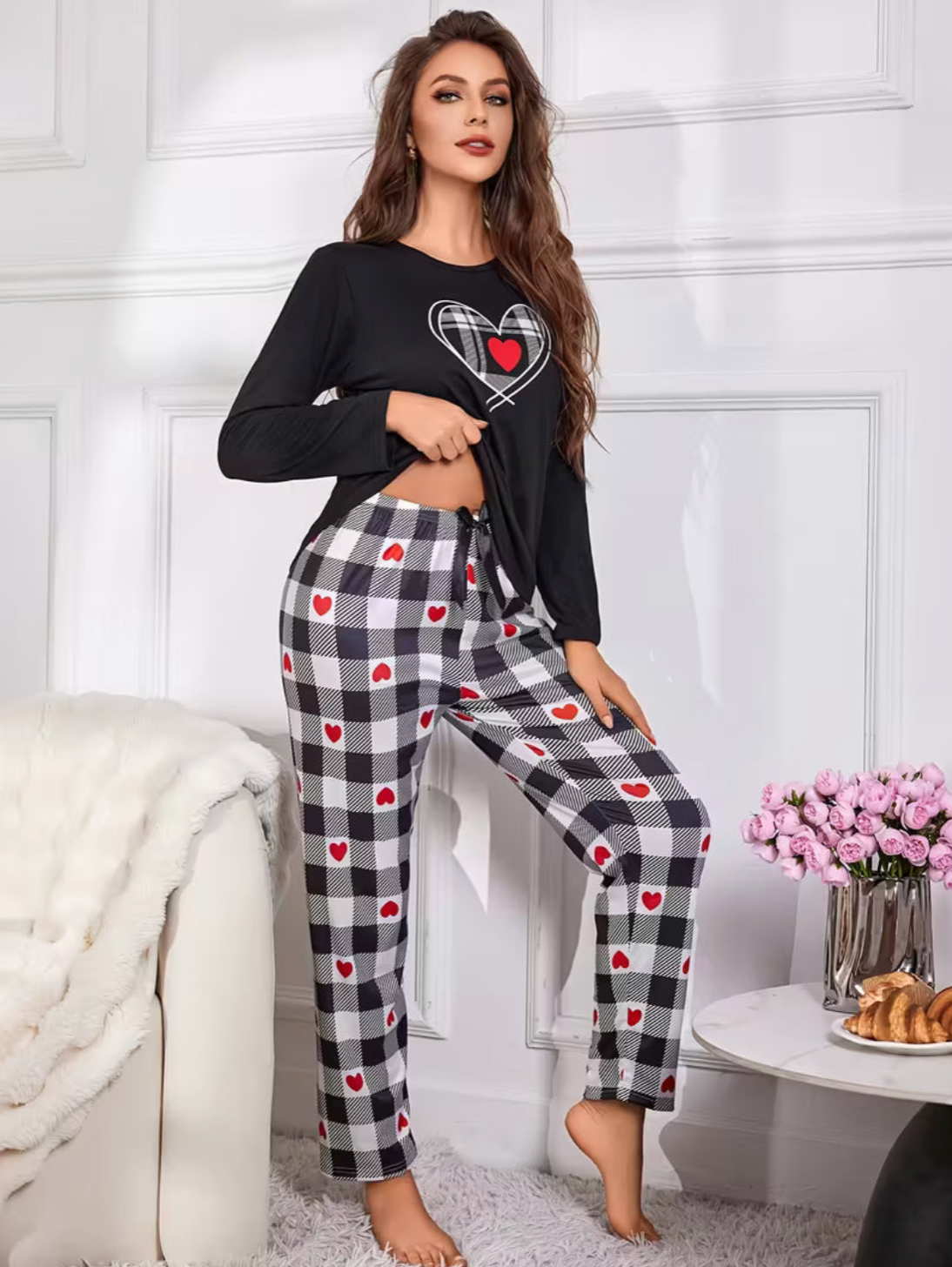 Piżamka damska czarno-biała w kratę z czerwonymi sercami