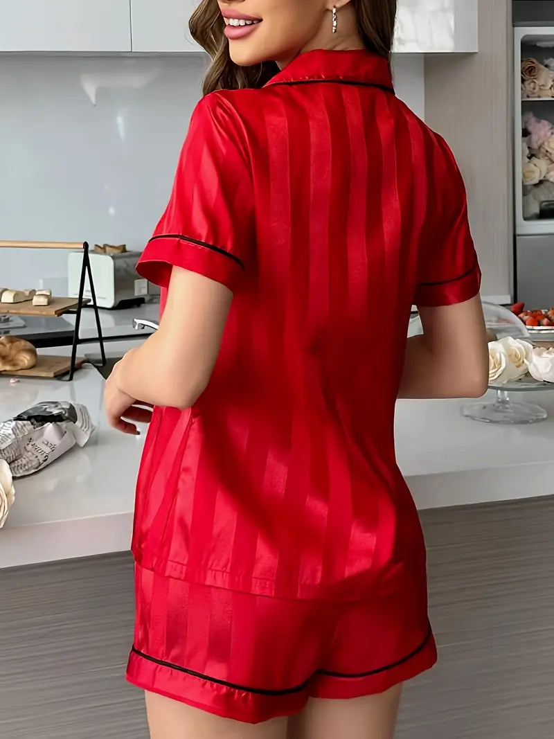 Piżamka satynowa z napisem love w intensywnej czerwieni