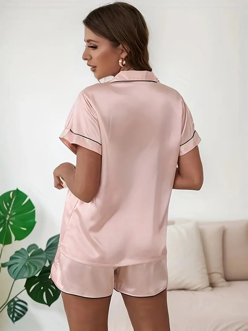 Satynowa piżamka z serduszkiem i czarną kokardką w kolorze pudrowego różu