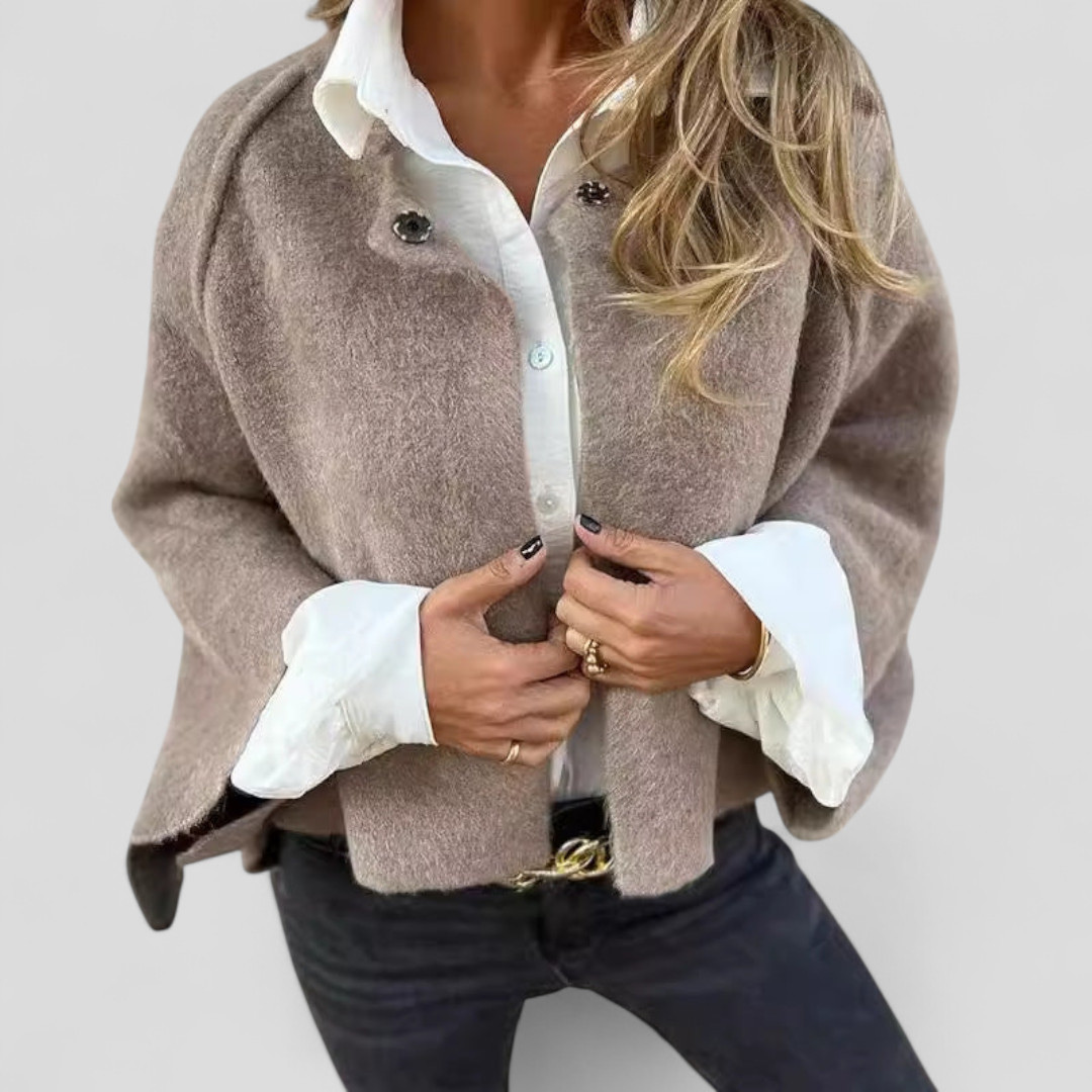 Henryka - Krótka Kurtka z Elegancko Rozkloszowanymi Rękawami