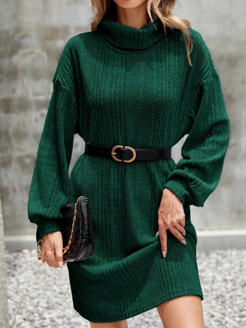 Zielona dzianinowa sukienka z golfem i paskiem