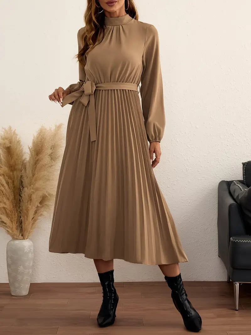 Plisowana sukienka midi z paskiem w kolorze khaki