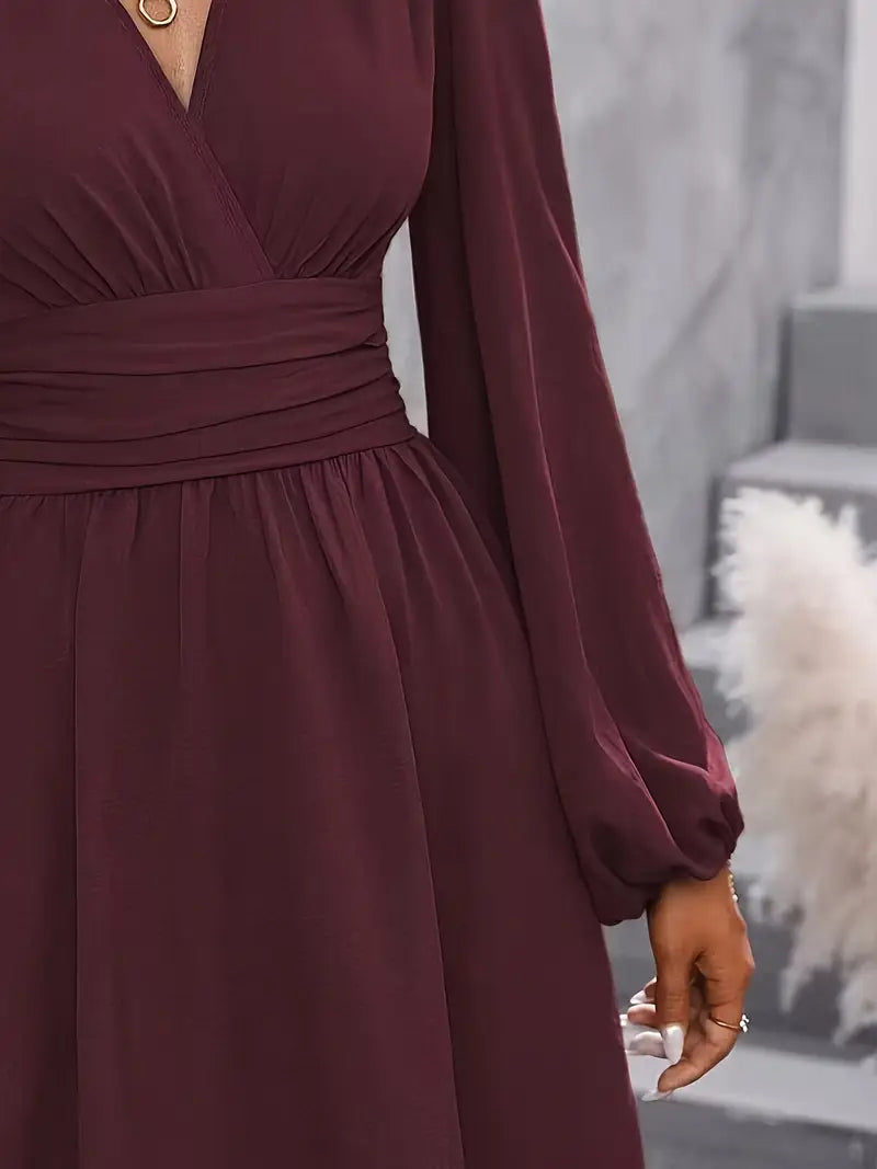 Elegancka sukienka z dekoltem kopertowym w kolorze bordowym