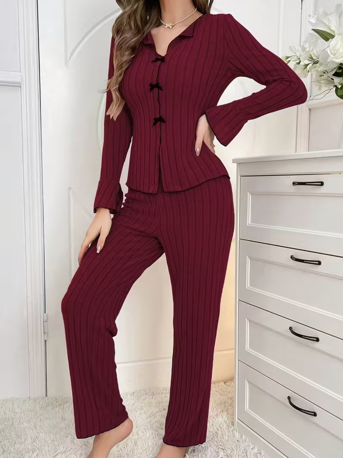 Piżamka damska prążkowana z kokardkami w kolorze bordowym