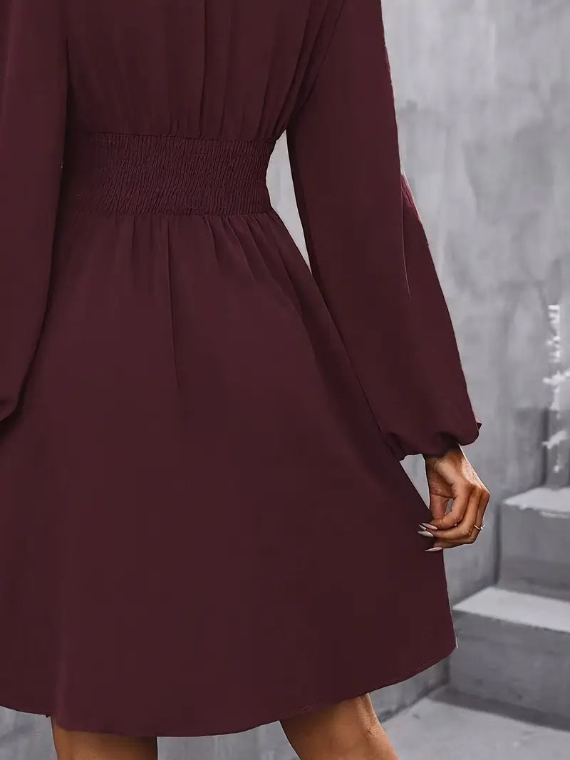 Elegancka sukienka z dekoltem kopertowym w kolorze bordowym